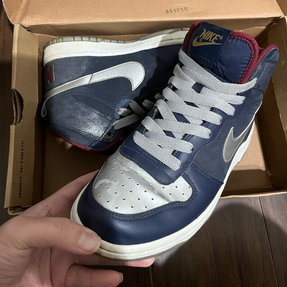 Nike - Picture 3 of 5